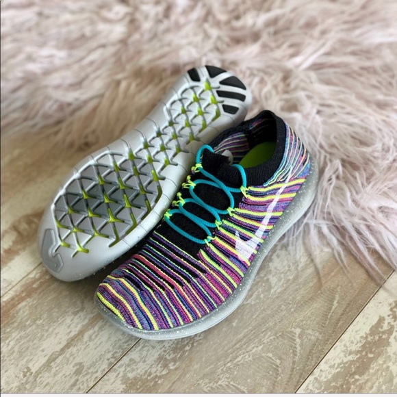 NWT Nike Free RN motion Flyknit - Picture 6 of 8